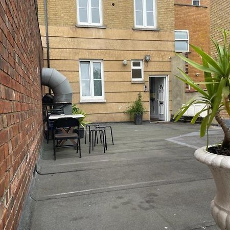 Splendid 1 Bedroom Flat + Terrace London Exterior photo